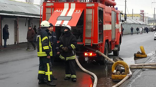 Масштабный пожар у метро Лесная: на месте ЧП нашли обгоревшее женское тело