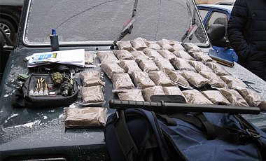 В Кривом Роге в машине нашли почти 4 кг марихуаны