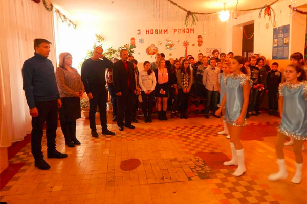 На Одесчине школьный туалет с песнями и танцами открывал глава райадминистрации