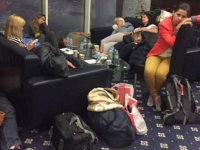 Более сотни украинских туристов третьи сутки держат в аэропорте Шарджа в ОАЭ